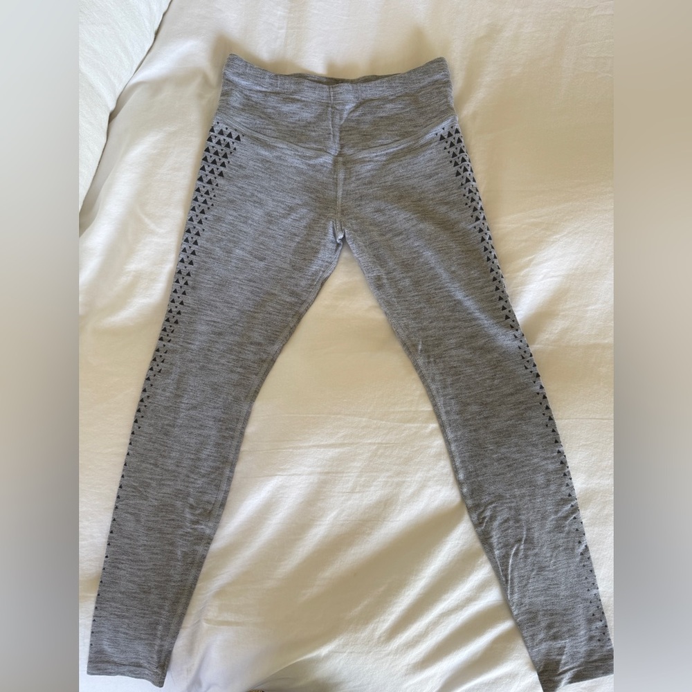Lorna Jane Light Gray Leggings with Triangle Accents